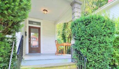 Main picture of 251 E Oakland Ave