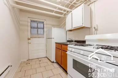 Main picture of 3345 N Clark St