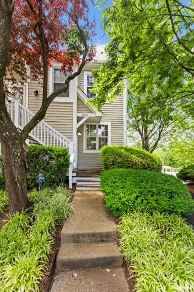 Main picture of 2950 Yarling Ct