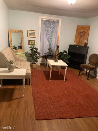 Main picture of 1222 E Main St
