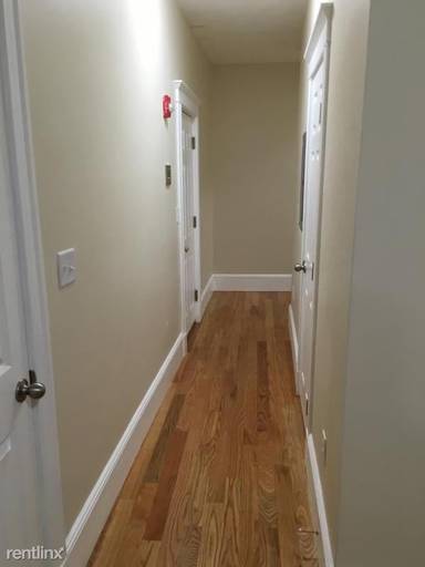 Main picture of 904 Huntington Ave
