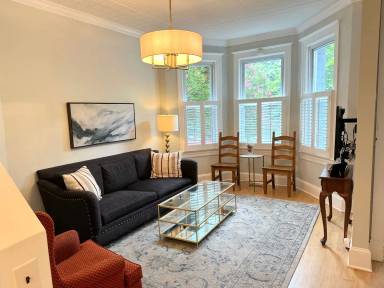 Main picture of 612 4th St NE