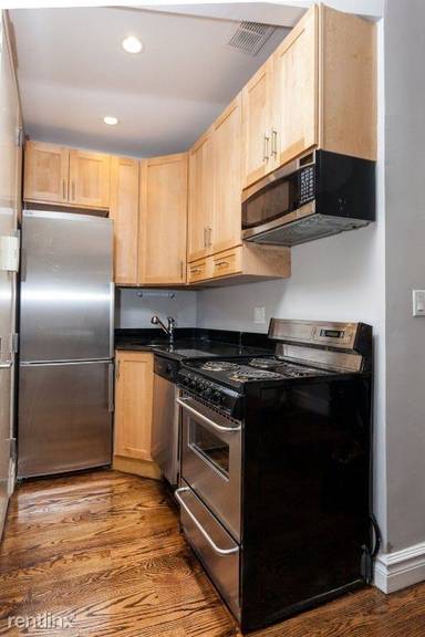 Main picture of 330 E 35th St