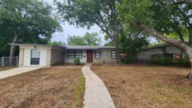 Main picture of 131 Tabard Dr