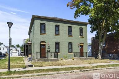 Main picture of 422 W 4th St