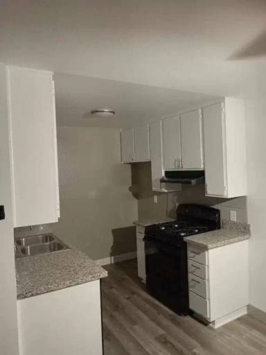 Main picture of 10902 Victory Blvd