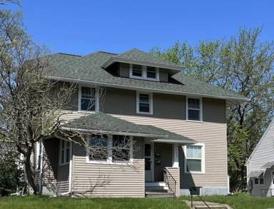 Main picture of 2521 Iowa St