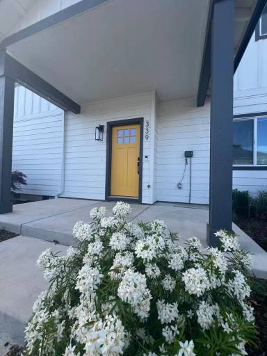Main picture of 339 Everett Way