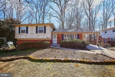 Main picture of 5536 Queensberry Ave