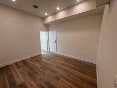 Main picture of 1015 W 21st St
