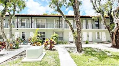 Main picture of 10756 N Kendall Dr