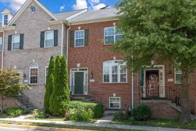 Main picture of 4681 Carisbrooke Ln