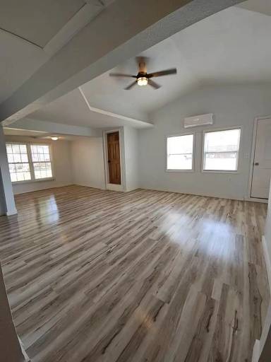 Main picture of 114 W 4th St
