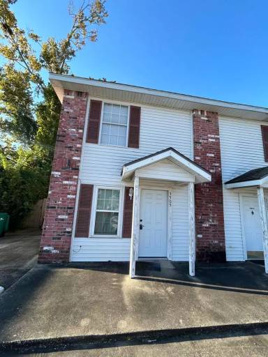 Main picture of 3503 Maplewood Dr