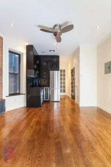 Main picture of 15 W 103rd St