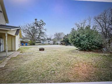 Main picture of 104 S Parkway Dr