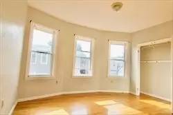 Main picture of 364 Centre St