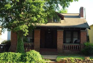 Main picture of 1 Riverside Cir