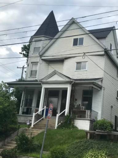Main picture of 627 College St