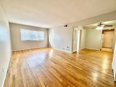 Main picture of 3368 Charlotte St