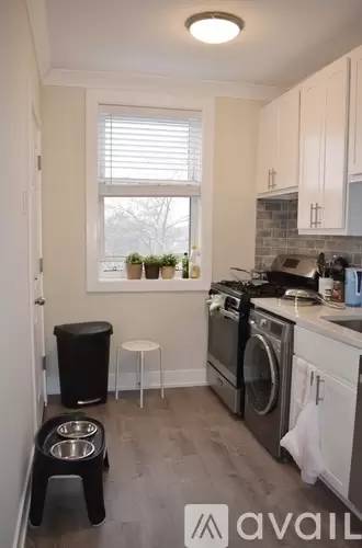 Main picture of 4216-4226 N Clark St