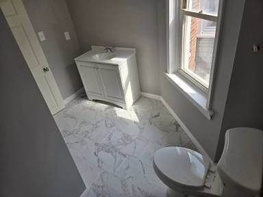 Main picture of 1321 W 6th St