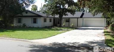 Main picture of 414 Pinar Dr
