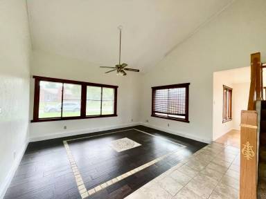 Main picture of 4637 Oakwood Dr