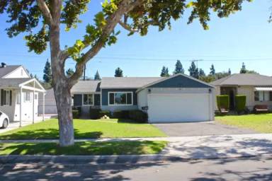 Main picture of 3370 N Studebaker Rd