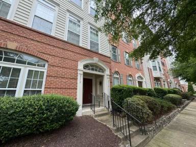 Main picture of 2570 Eastbourne Dr