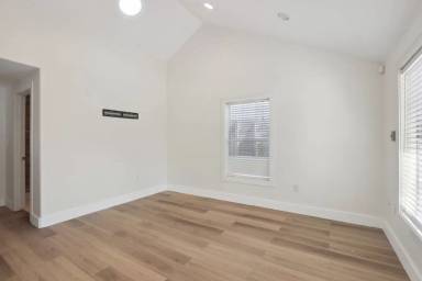 Main picture of 2110 E 16th St