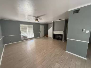 Main picture of 130 Mimosa Pl