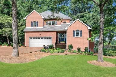 Main picture of 637 Old Pond Ln