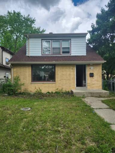 Main picture of 5812-5814 N 93rd St