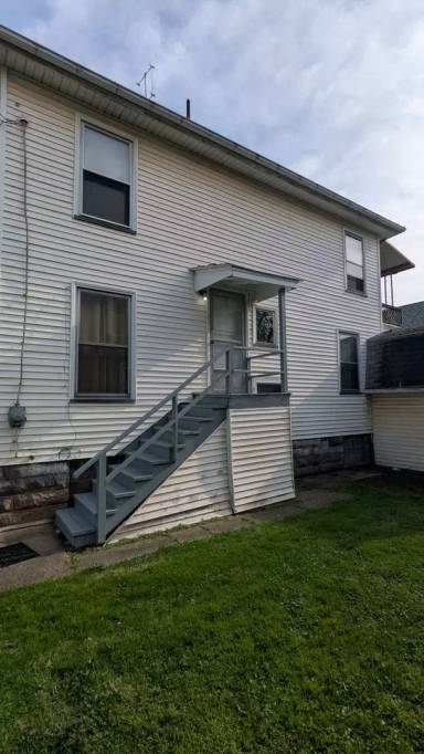 Main picture of 61 6th St SE