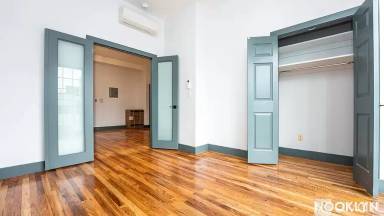Main picture of 52 Monitor St