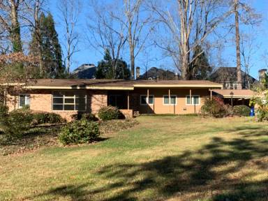 Main picture of 1086 Lynmoor Dr NE
