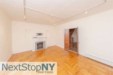 Main picture of 405 E 61st St