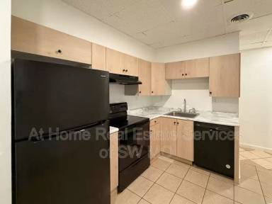 Main picture of 3342 E Linwood St