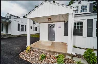 Main picture of 104 Travis Ct