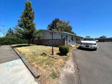 Main picture of 220 NE Liberty Ave