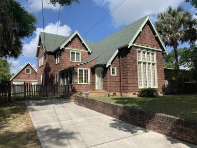 Main picture of 222 S Stone St