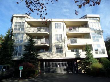 Main picture of 424 102nd Ave SE