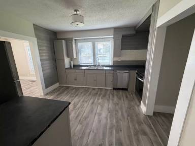 Main picture of 103 Harrison St