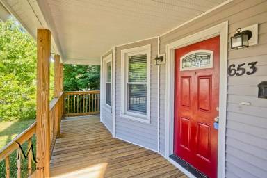 Main picture of 653 Belmont Ave