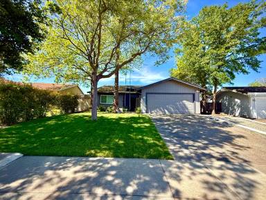 Main picture of 8077 Cornerstone Way