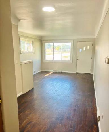 Main picture of 3223 State St
