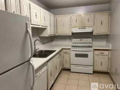 Main picture of 2711 N Halifax Ave