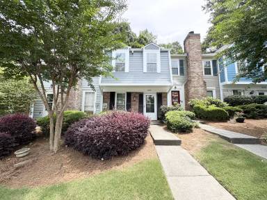 Main picture of 6646 Wellington Sq