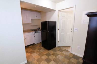 Main picture of 8540 Golden St